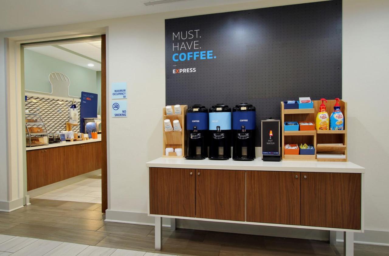 Holiday Inn Express Burlington By Ihg Exterior foto